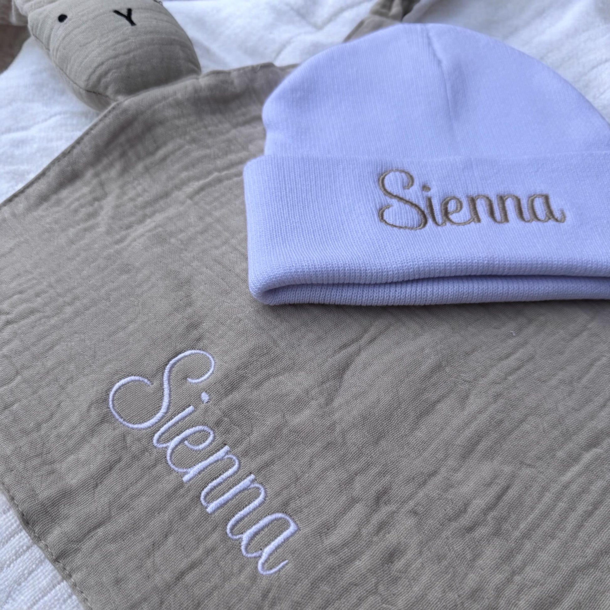 Personalised New Baby Gift | Comforter & Hat Baby Shower Gift | Coming Home Outfit | Gift | Baby Comforter | Baby Hat